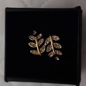 4/$20 Crystal Leafy Ring